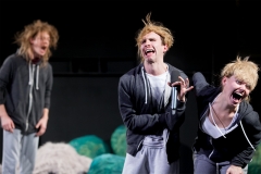 2016-Theaterphotographie-Elisabeth-Storer-Ueber-meine-Leiche-Tino-Hillebrand-Merlin-Sandmeyer-Marie-Luise-Stockinger-02